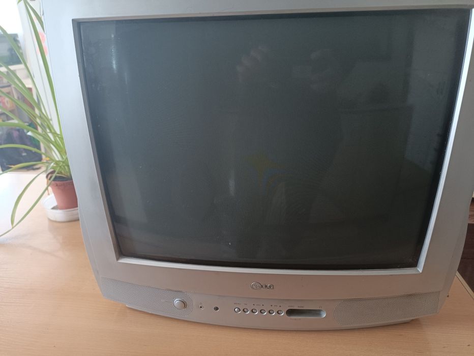 Телевизор LG. Серый.