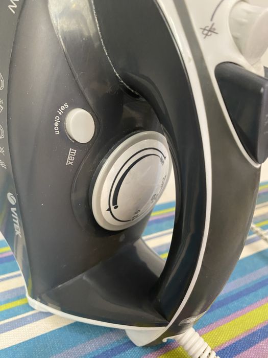 Паровой утюг Vitek