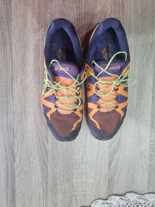 Asics обувки за спорт