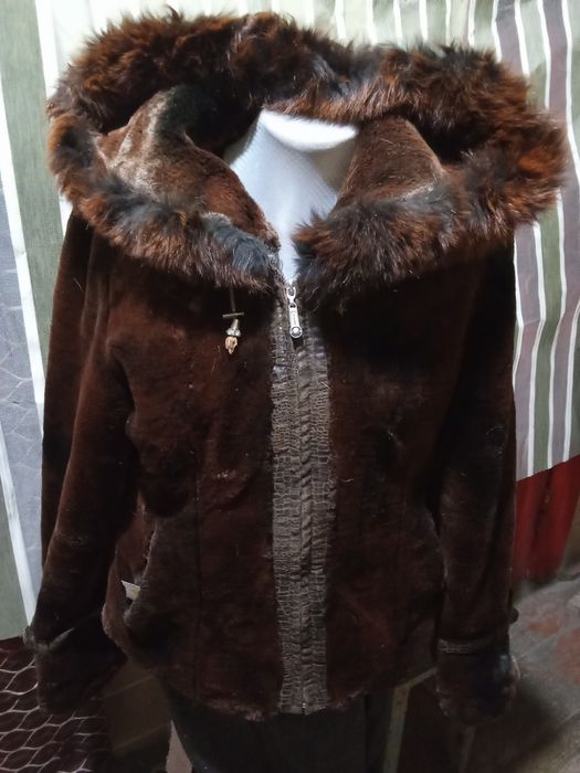 Продам короткую шубу Темно коричневого цвета 46 размер