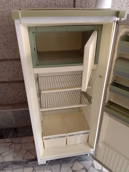 Холодильник рабочий  в Рабочем  состояние производства СССР