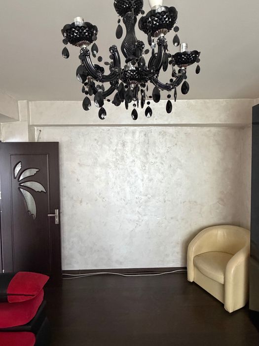 Închiriez apartament cu 2 camere
