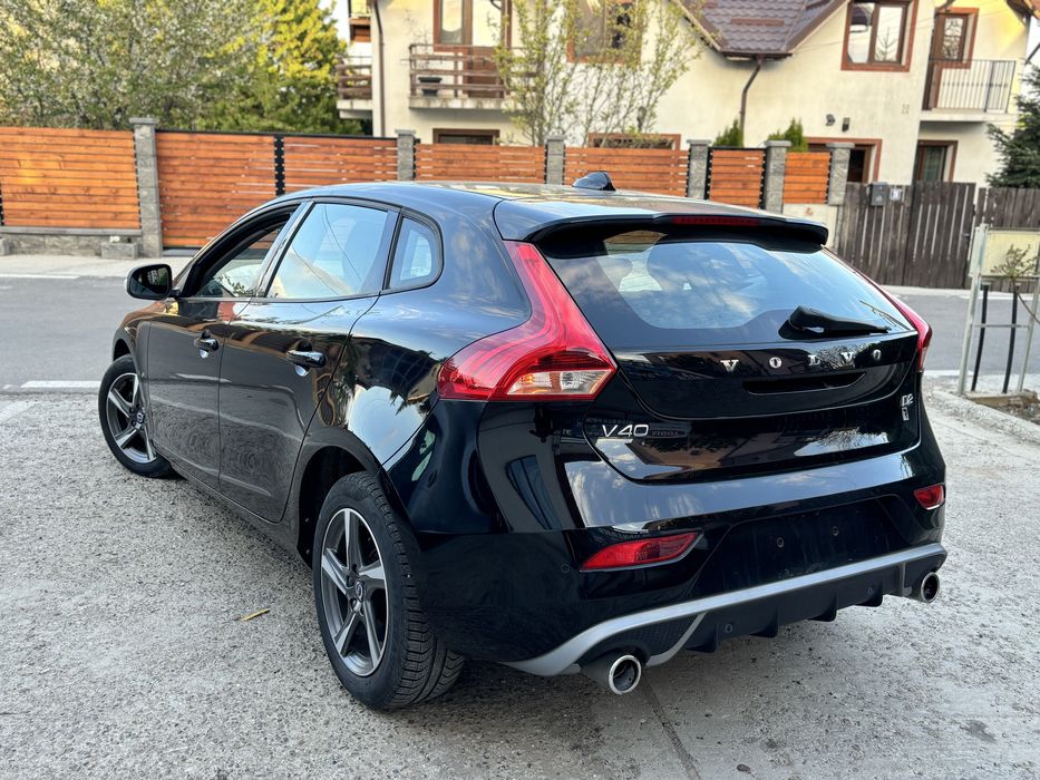 Volvo v40 R design model 2017