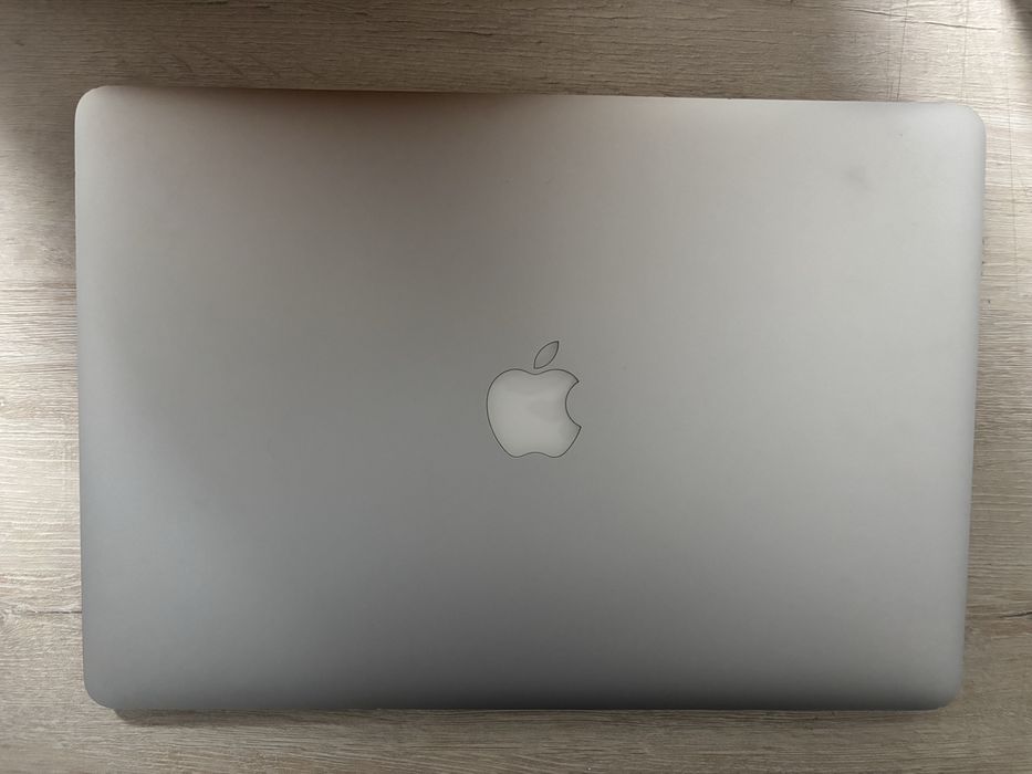 Macbook pro 2015 16/256gb srochno