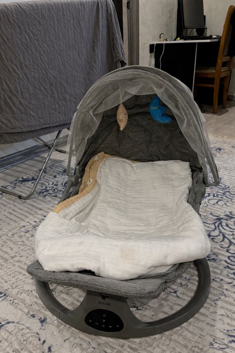 Детская кровать и шезлонг