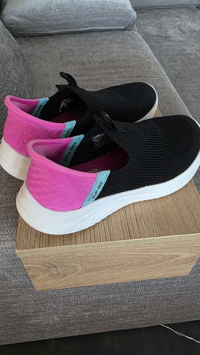 Продам детские кроссовки