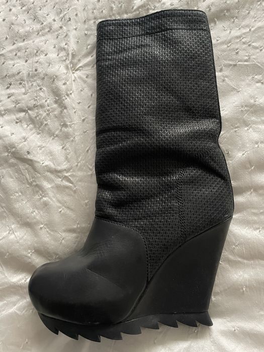 Боти от естествена кожа на дупки на платформа, чис