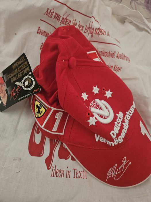 Șapci noii  cu eticheta de colecție