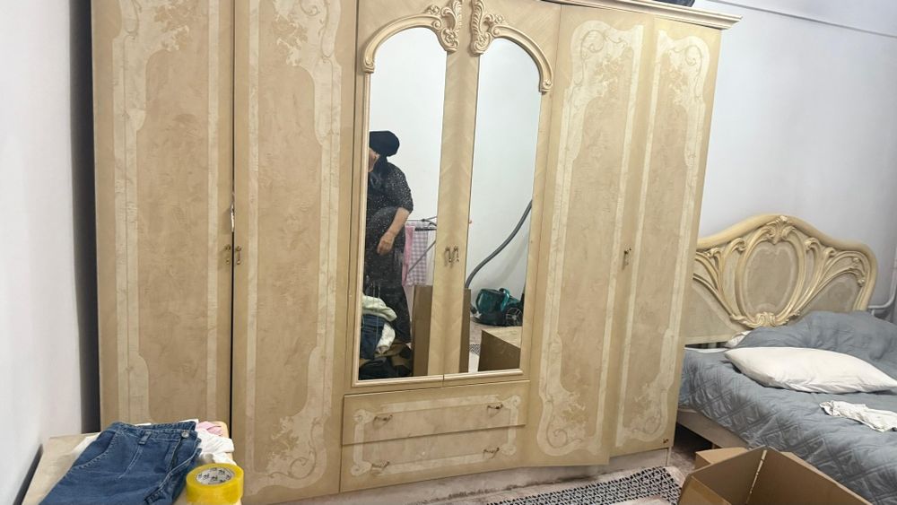 Продается спальный гарнитур