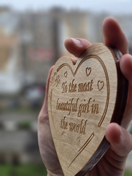 Механично гравирано дървено сърце „To the most beautiful girl in the w