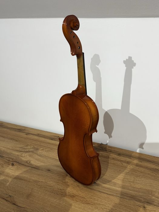 Vand vioara impreuna cu arcus si toc