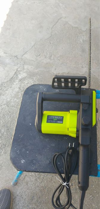 Электро-пила почти новая