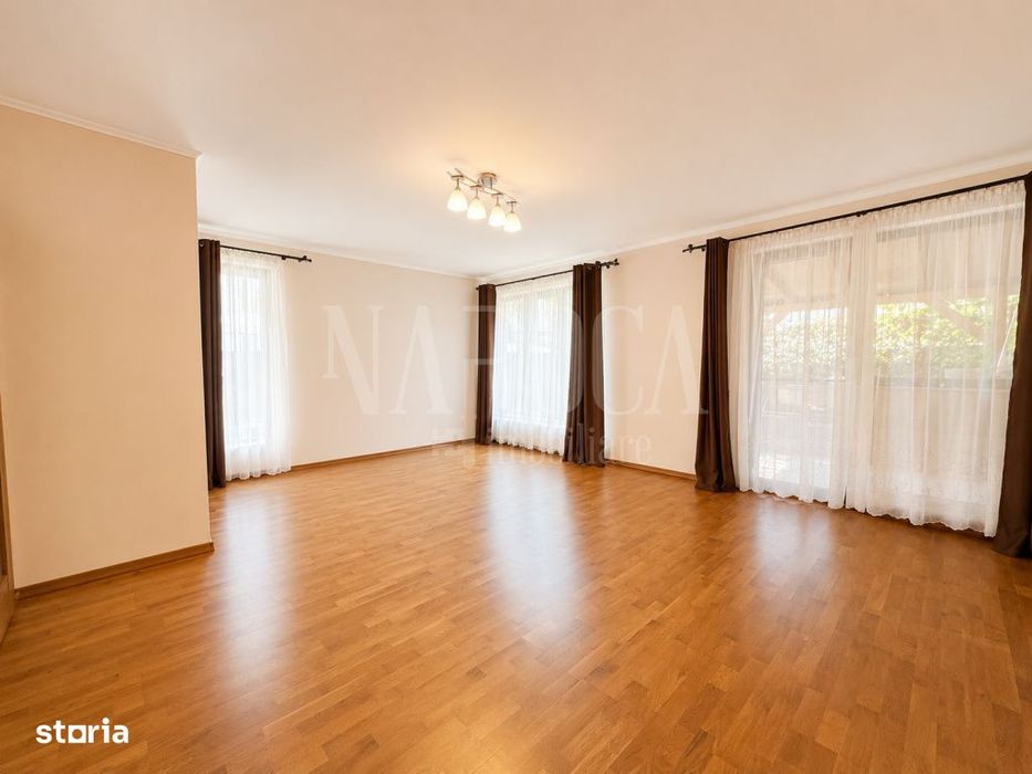 Casa 4 camere de vanzare in Floresti
