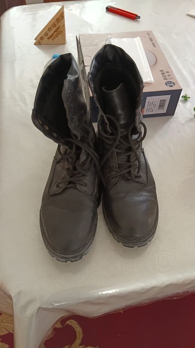 Ботинка хорошая кожа