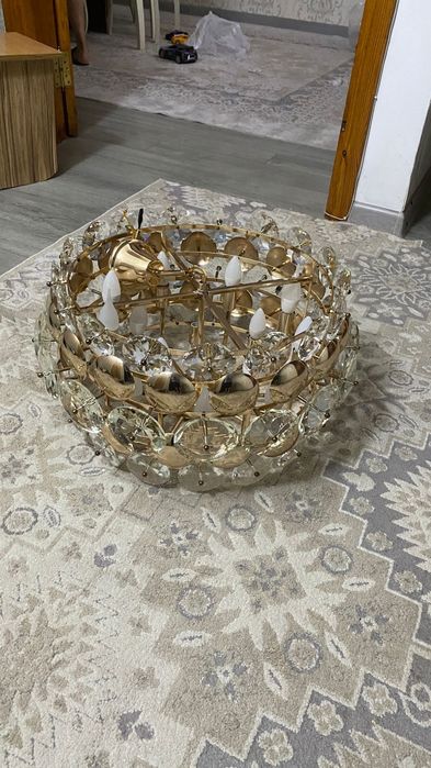 Люстра         .