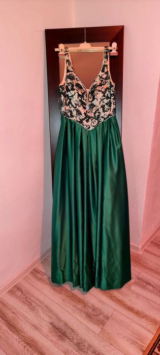 Vand rochie marimea S , verde