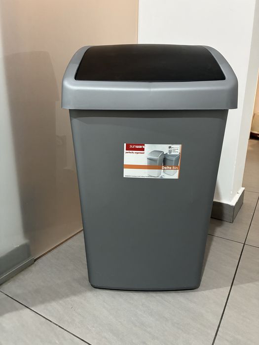 Coș de gunoi Sunware Delta 50L, cu capac batant