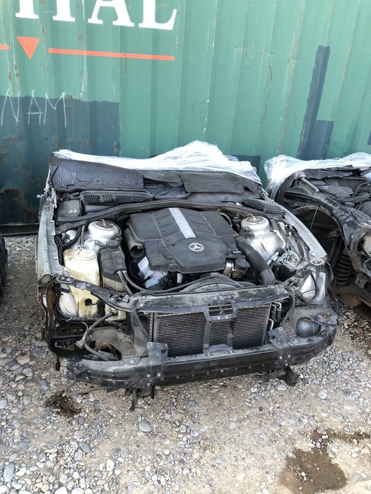 Запчасти на w220 мерседес.