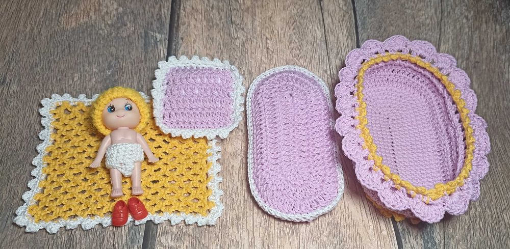 Вязаная колыбелька для куколки (куколка в подарок)