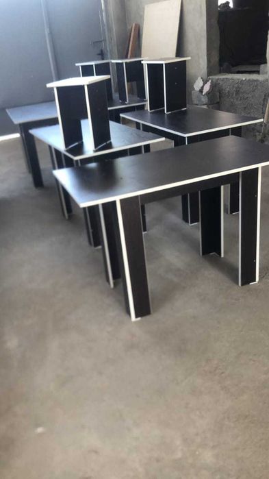 Кухонный стол, табуретки