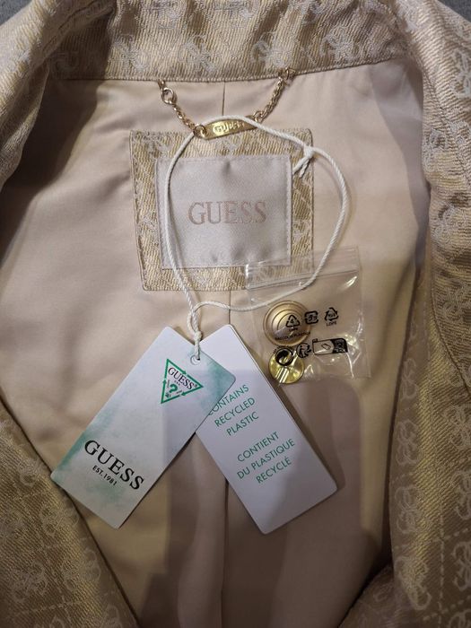 Чисто ново палто guess
