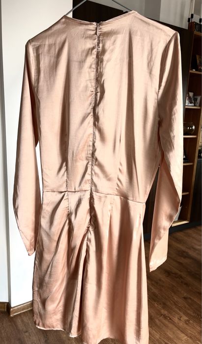 Нова рокля NLY Trend