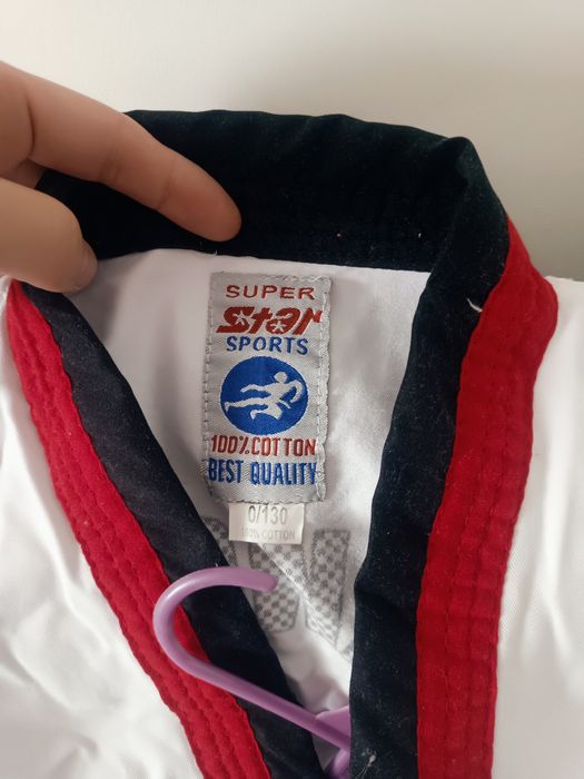 Костюм для таеквондо.