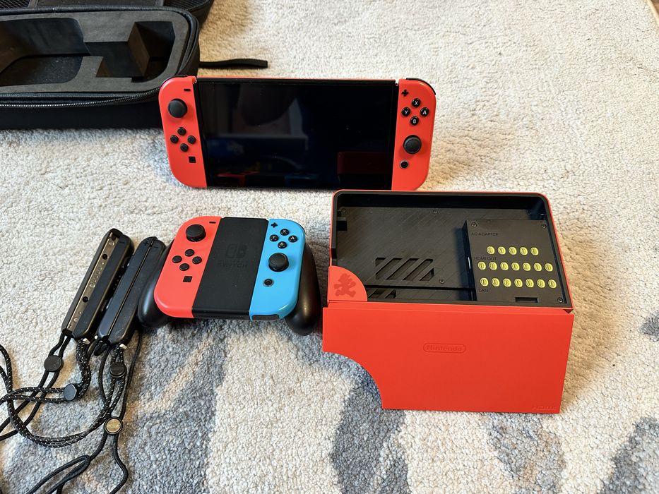 Nintendo Switch OLED - Mario Red Edition