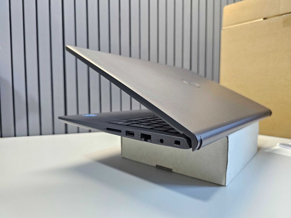 ПРОДАМ Dell Vostro 3520 Ноутбук Core™i3-1215U/8GB/256SSD/15.6"iPS120HZ