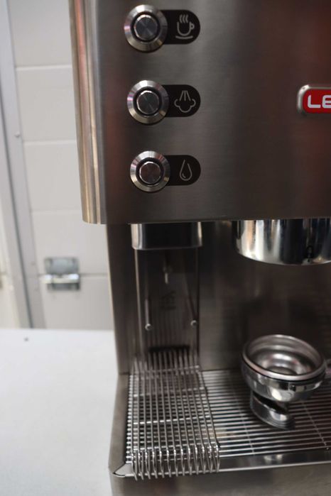 Еспресо машина Lelit Kate – PL82T, с професионална кафемелачка, LCC – електронна управляваща система, Lelit държач за 58мм,  1200W,