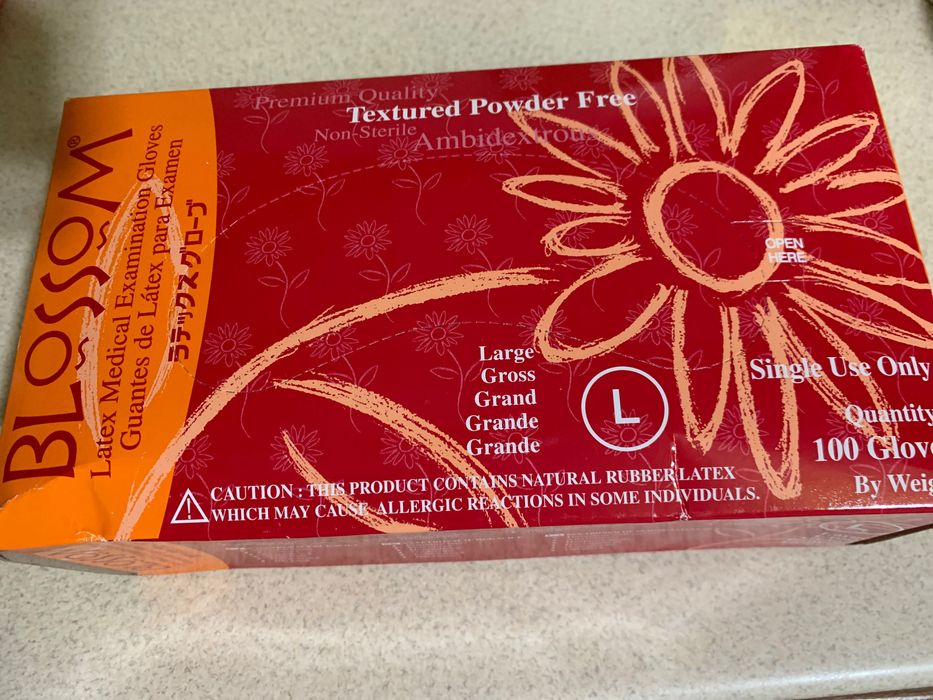 Новые в упаковке перчатки