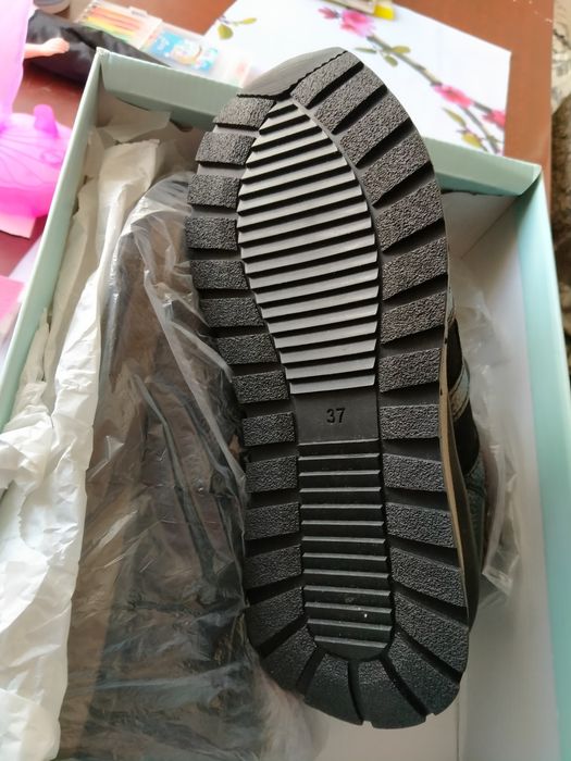 Продам зимние кроссовки