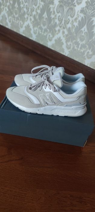 Кроссовки женские