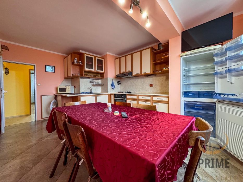 Изгрев тристаен апартамент обзаведен