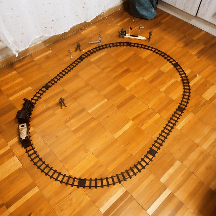 Железная дорога из пластика на батарейках