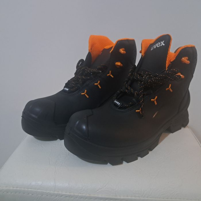 Uvex работни обувки с метално бомбе