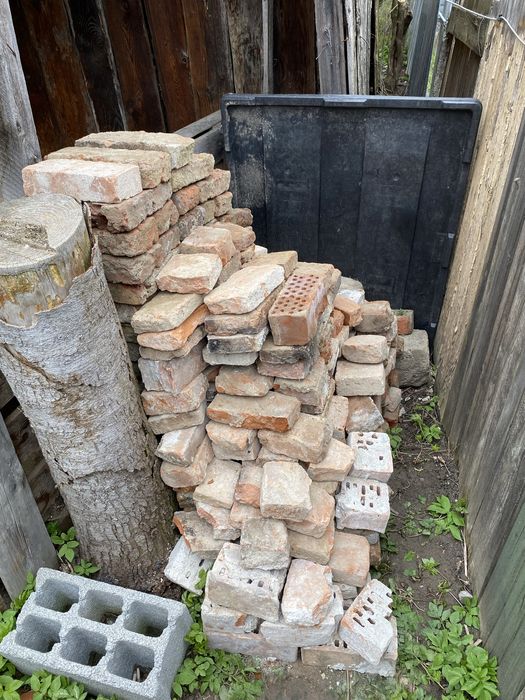 Caramida din demolari, curatata