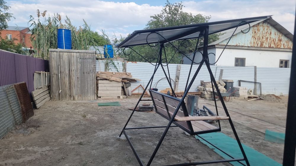 Качеля сатылады.