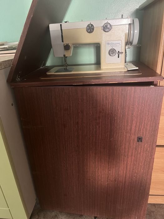 Швейная машинка Чайка