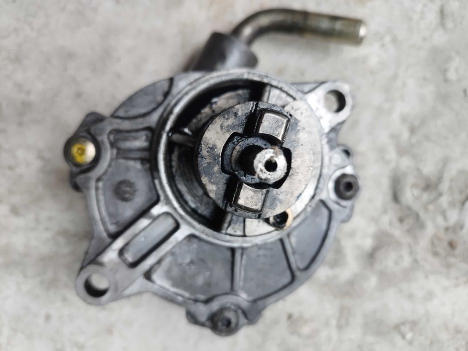 Вакуум помпа за Мерцедес 2,2 CDI