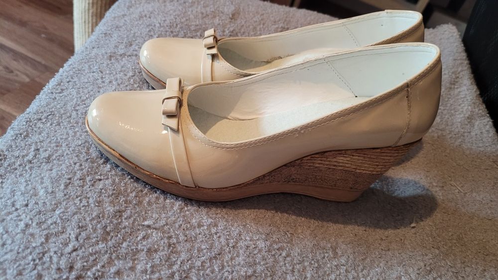 Pantofi din piele naturala lăcuită