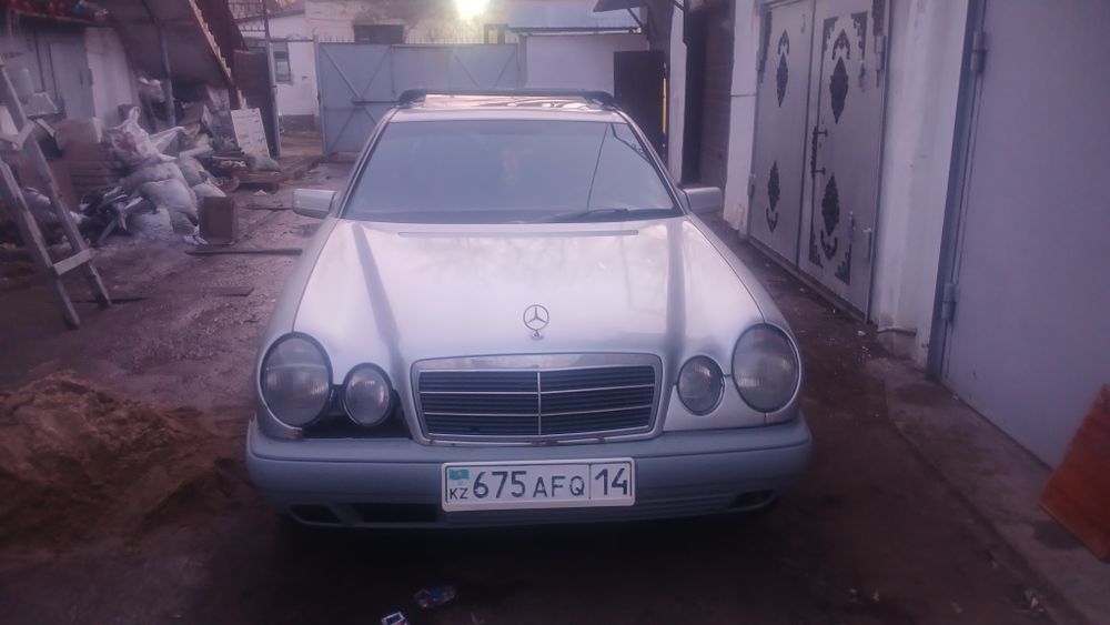 Продам мэрс 210 на 111 маторе