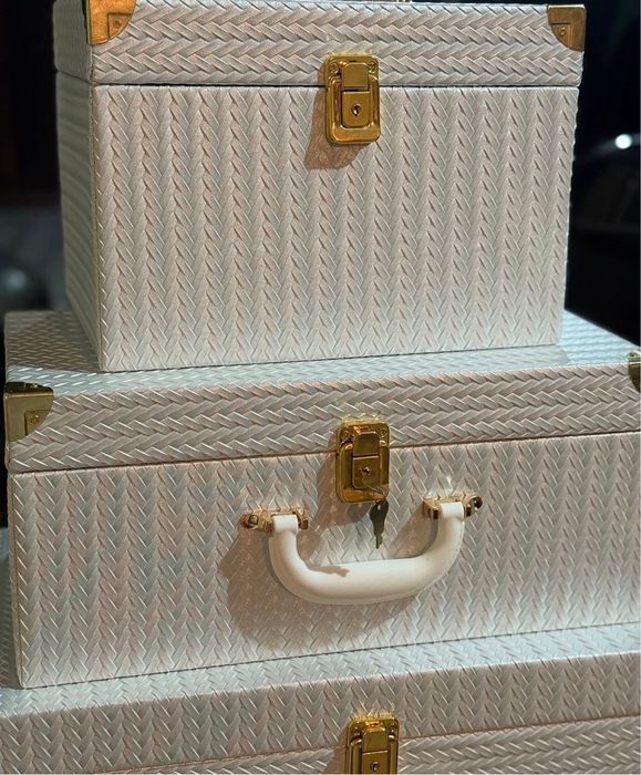 Продам чемоданы новые