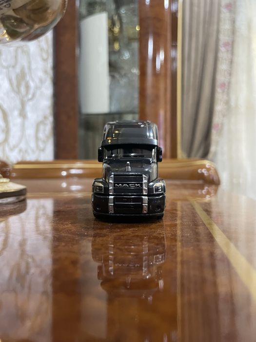 Hot wheels грузовик