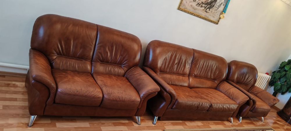 Продается комплек диваны кожанный