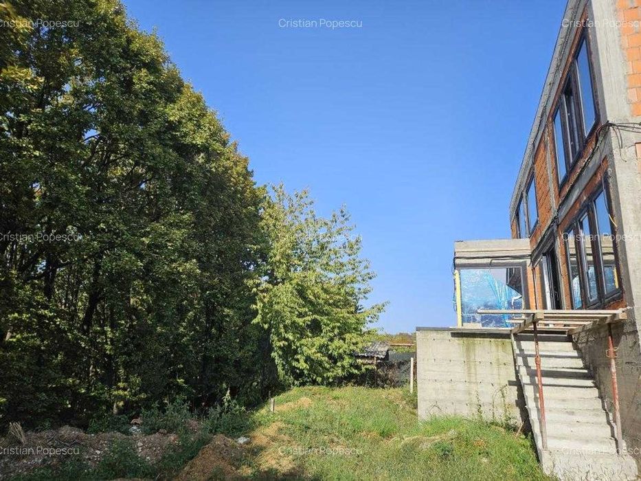 Casa Babana, 170mp + terase + subsol, inconjurata de padure