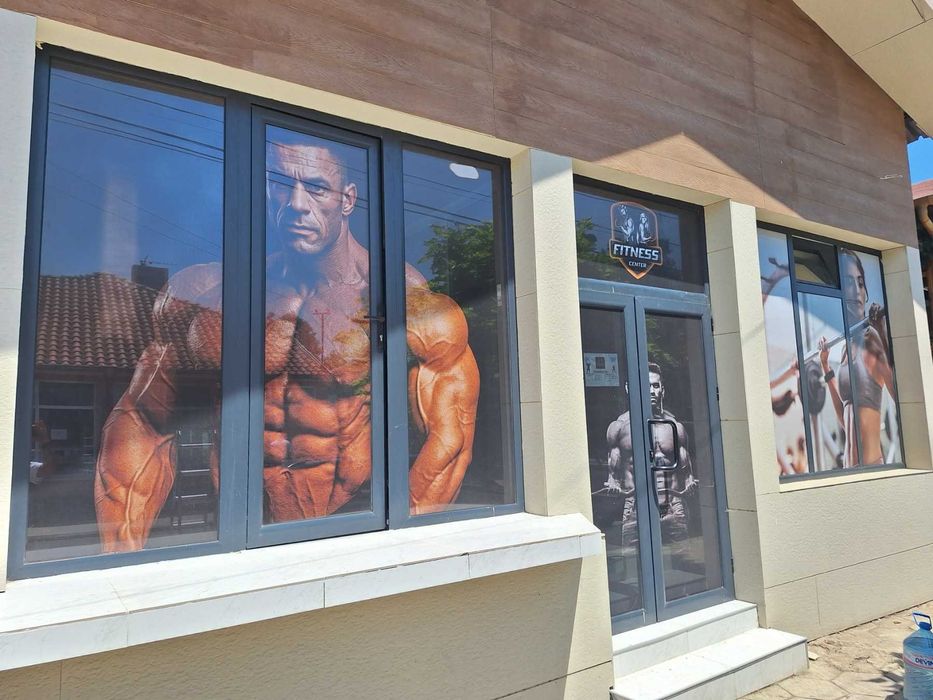 Рекламно фолио за витрини, магазини, салони за красота, офиси