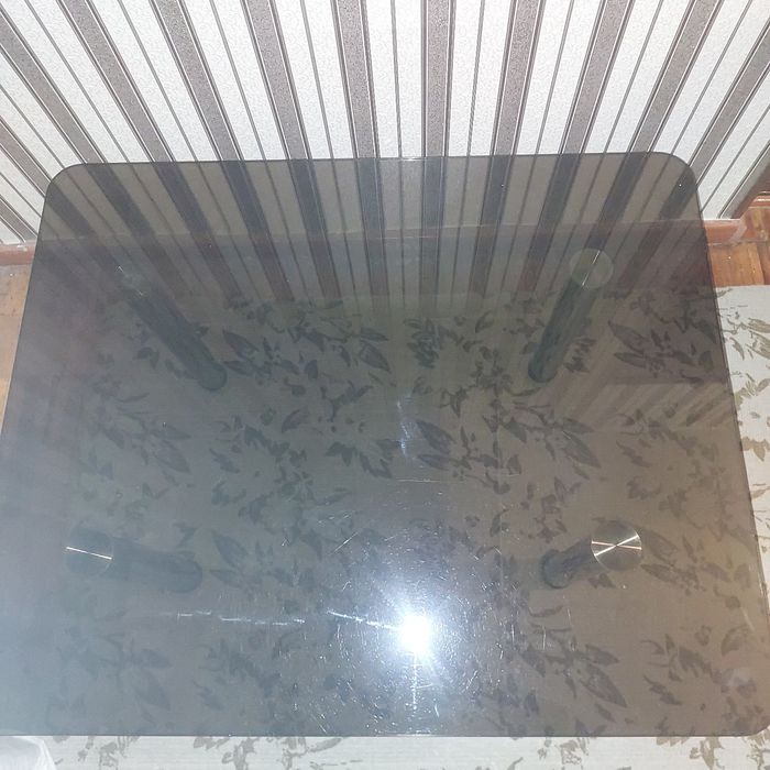 Стеклянный стол калённое стекло