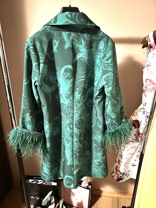 Вечерна рокля с щраусови пера , които могат да се махат