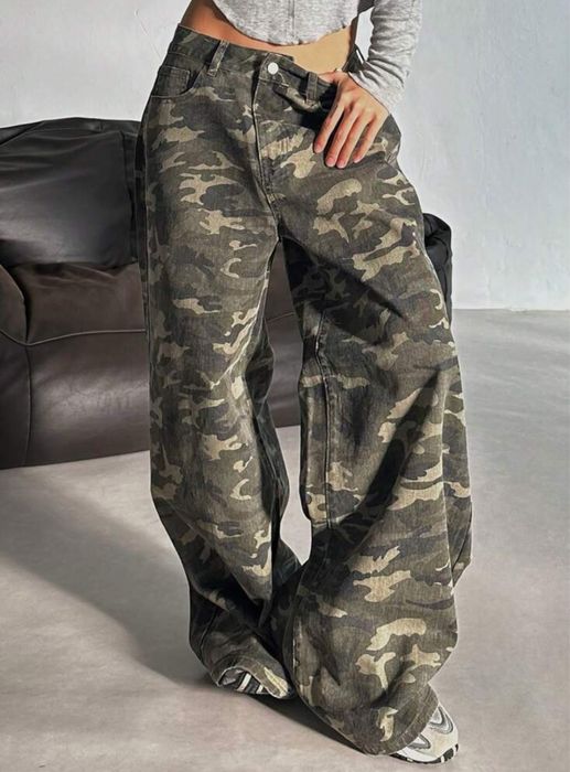 Много модерни дънки поръчани са от Shein